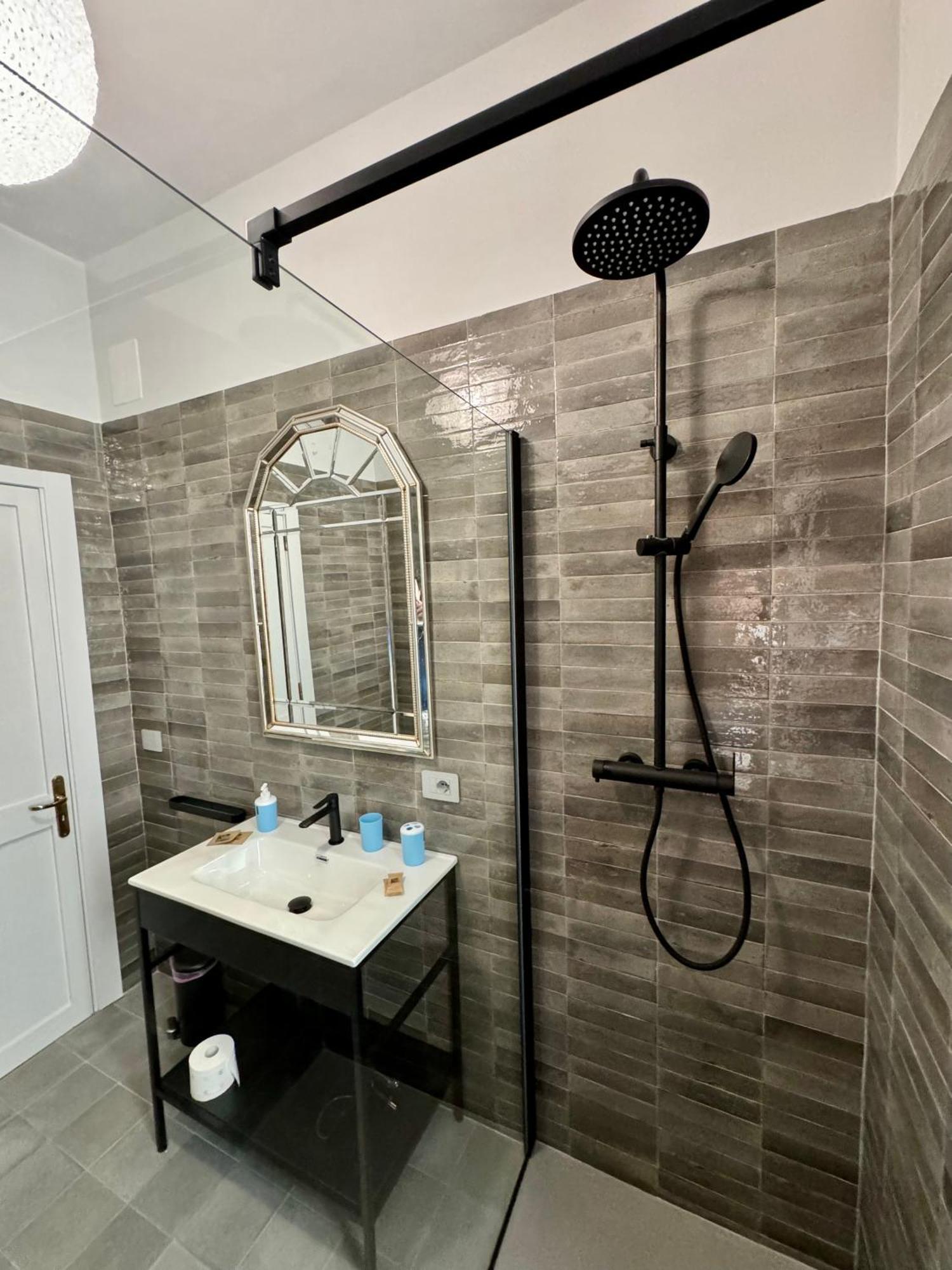 4 Balconi House- Appartamento Moderno A Lecce Dış mekan fotoğraf